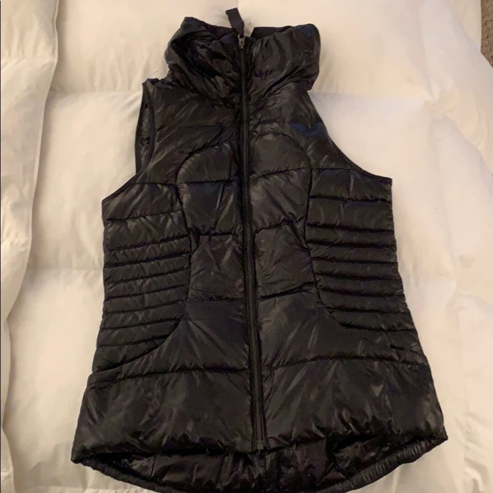 Lululemon Fluffin Awesome Vest Black sz 6